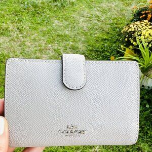 Coach Corner Zip Medium  Leather Wallet $165 MRSP